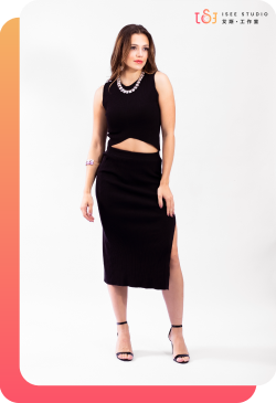 Mulher usando vestido preto
